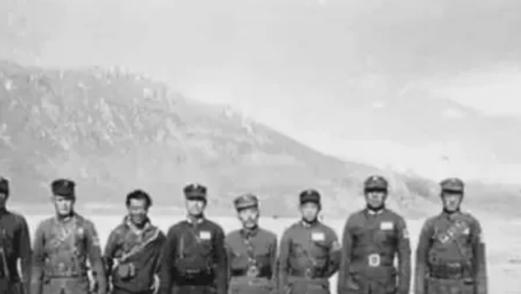 1950年，解放军首次去3800米新疆哨卡戍守，8名饿得皮包骨头的国军大哭：“4