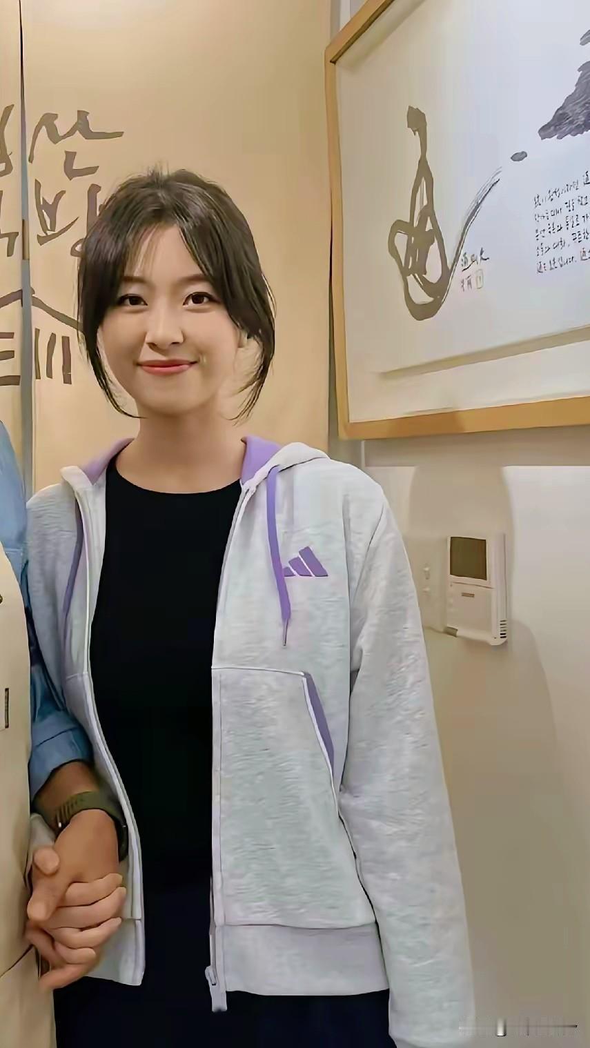 在韩失联女生被害，女生的长相有多漂亮你想不到。远看像奶茶妹，近看像朱珠。女孩的长