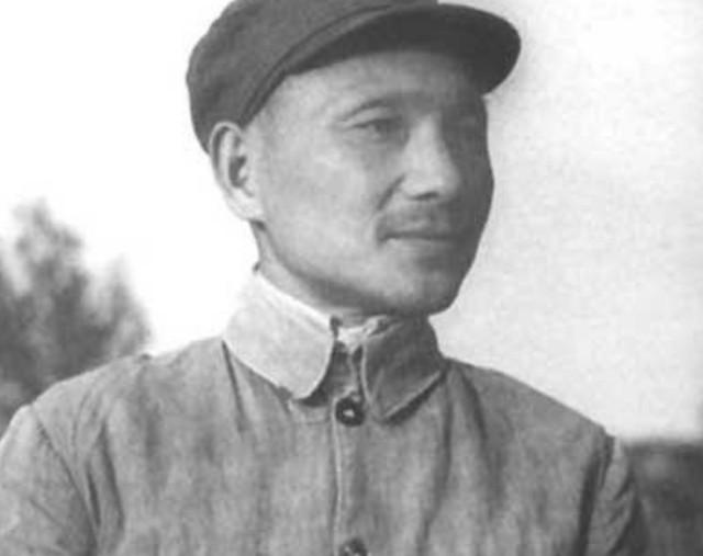 1928年，中央常委罗亦农被捕，朱德妻子贺治华赶紧向上级报告，怀疑内部出了叛徒。