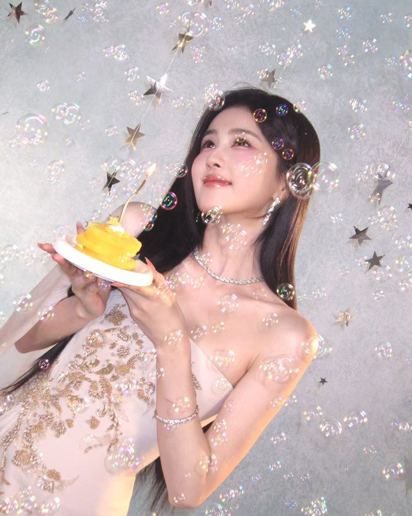 金鹤龙给白鹿画的生日妆好看哎，名字也很搭，森屿灵鹿妆✨，祝白梦妍生日快乐！白鹿3