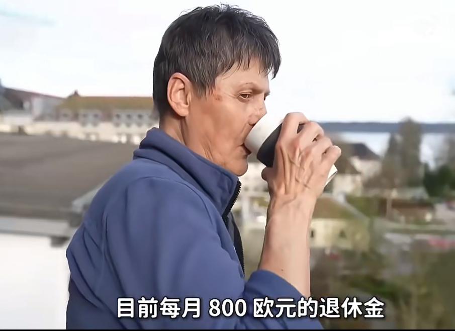 德国退休幼儿园老师每个月退休金是800欧，一度因为吃不起饭而想自S,这点退休金交