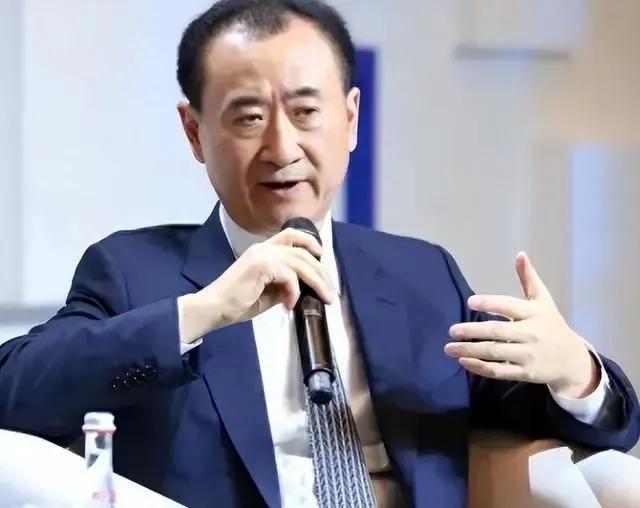 2025年5月，王健林旗下48座万达广场股权被太盟、腾讯等企业组成的合营企业收购