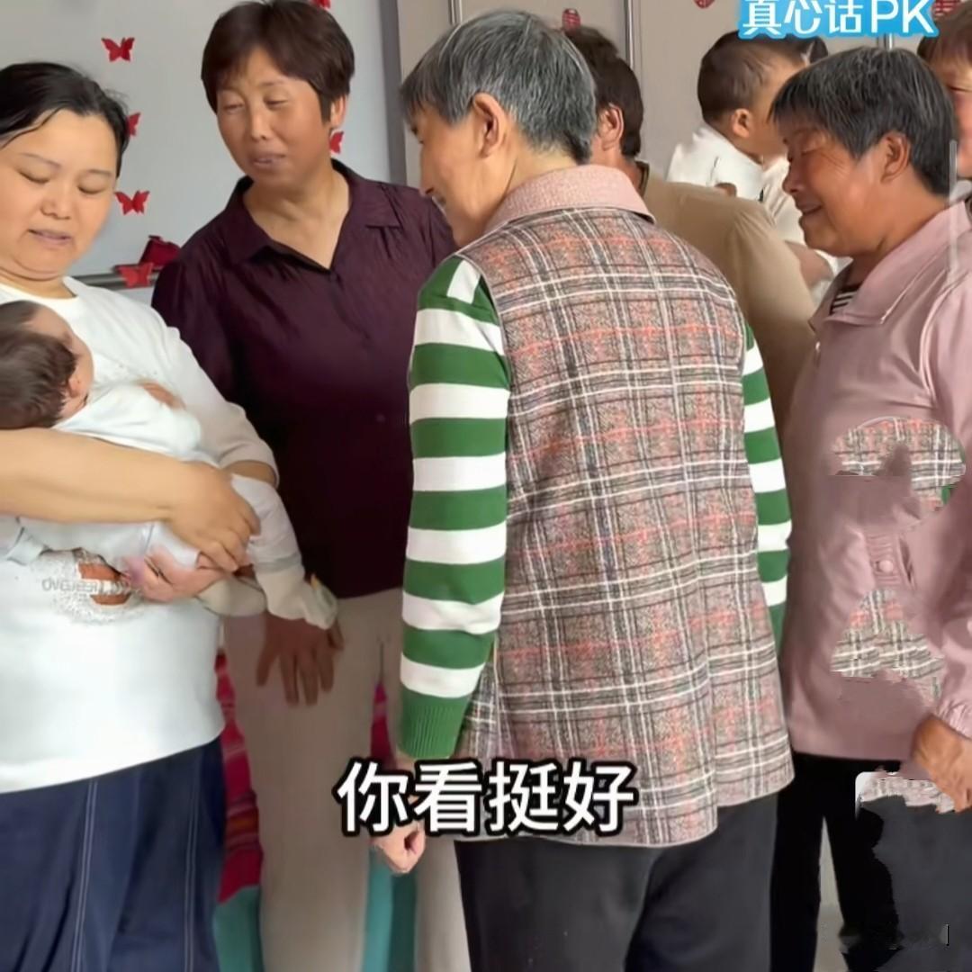 傻大妮孙子满月宴没开直播，这么好吸粉赚钱的机会都放过，明显不符合他们的行事风格，