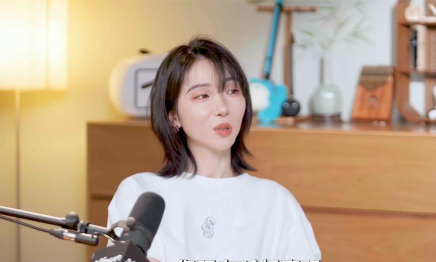 于谦现在不听相声，这不是造谣，是于谦本人在节目中的讲述。刘恋询问于谦，您现在听相
