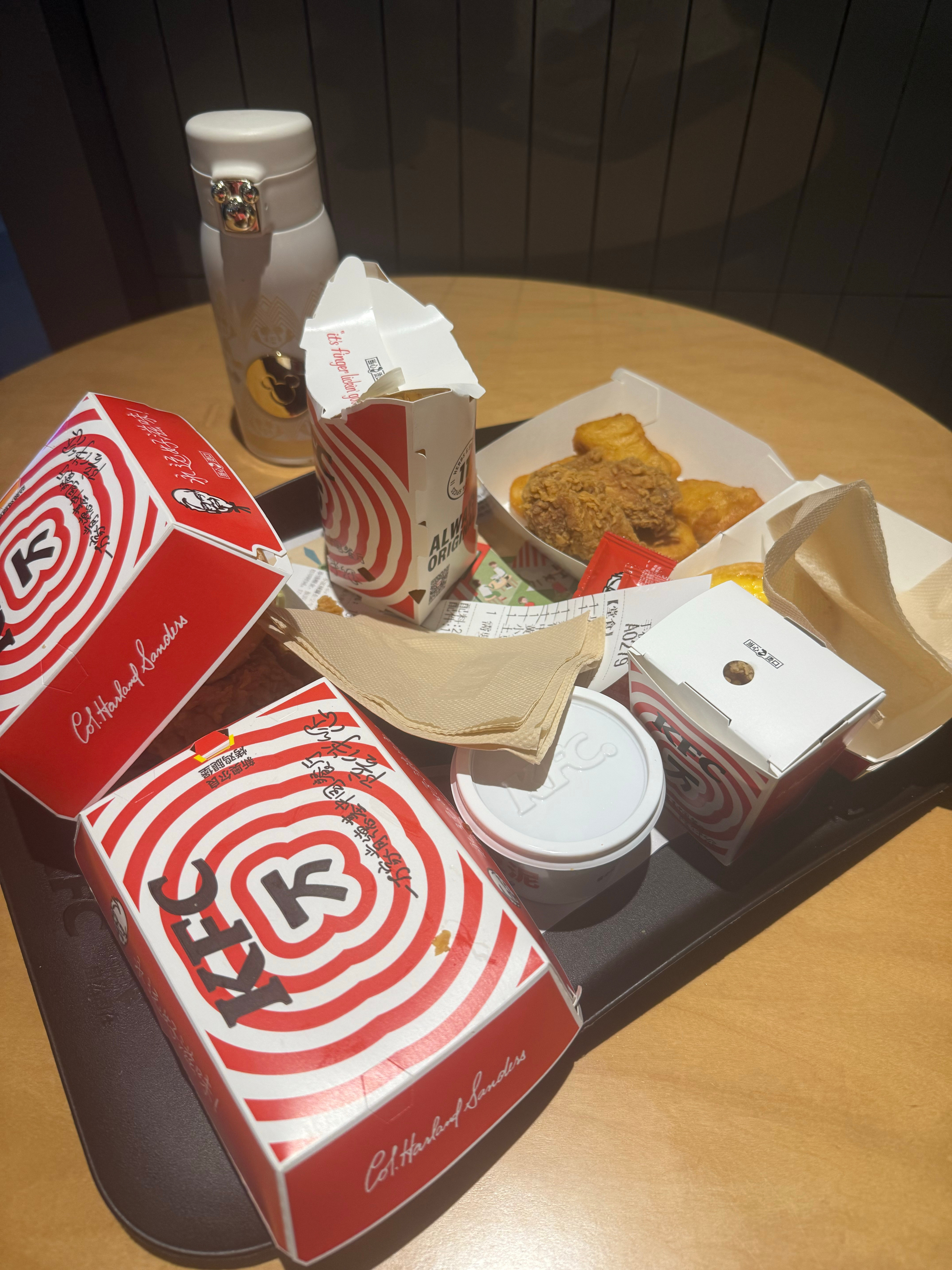 肯德基现在是穷鬼套餐吧，这点东西59[doge]​​​