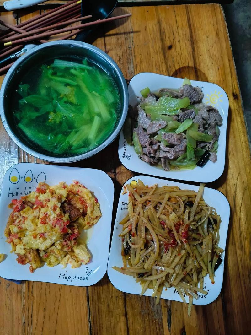 突然想通一件事：很多人压根没意识到，家里一日三餐有人买菜、做饭、收拾，把一家人