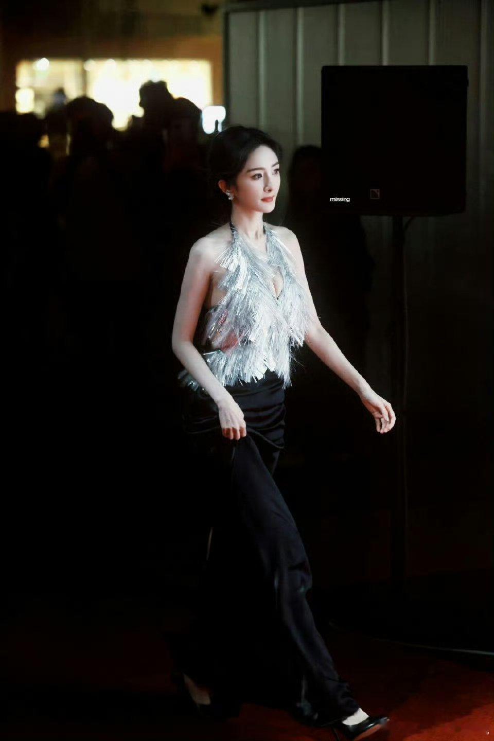 杨幂的LOEWE罗意威定制礼服盘点👗1️⃣2024年栩栩华生时尚文化大赏（阿