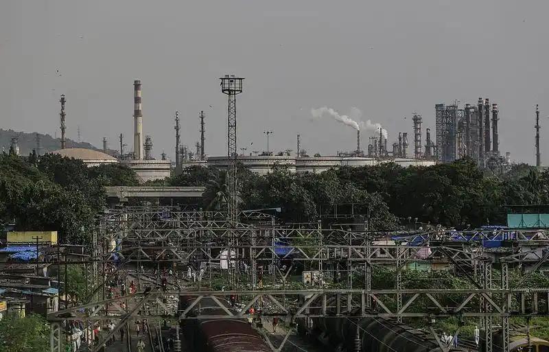 4月6号印度石油部官员紧急发声，抛出一个让人意外的消息：印方好几座炼油厂直接放弃