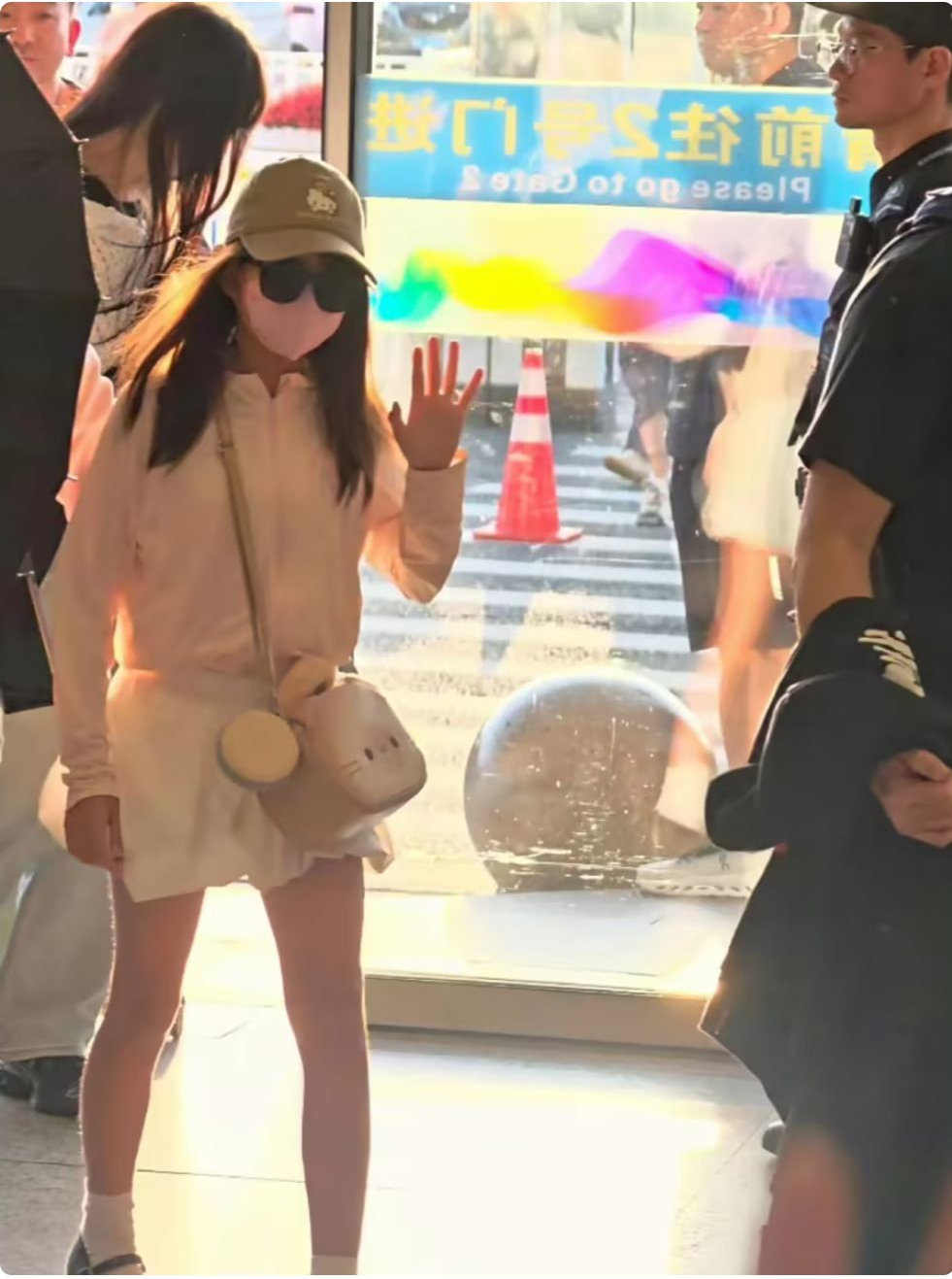 周杰伦全家出动，到泰国录综艺，女儿海瑟薇简直就是翻版昆凌
