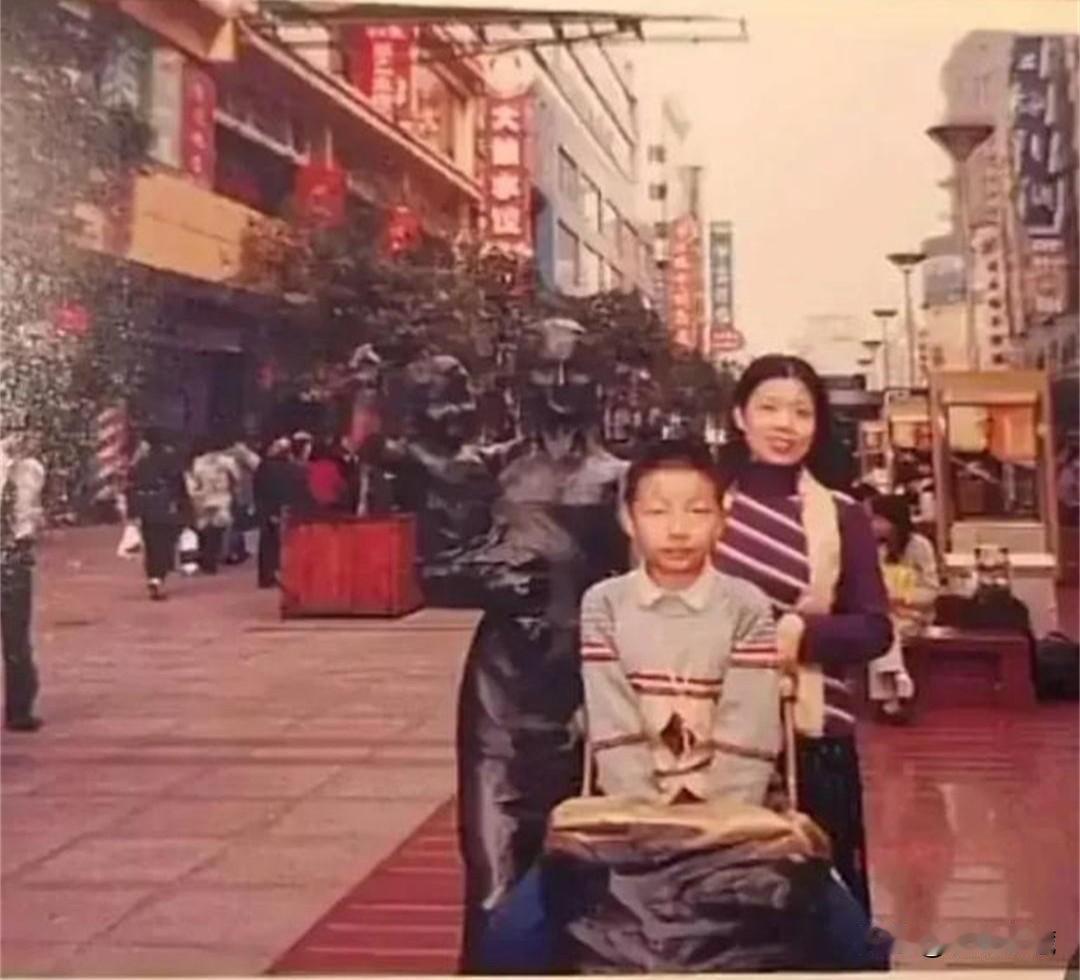 养大的策不幸离世，郭威又不认这个家，许敏现在真的是老无所依，处境让人心疼。说