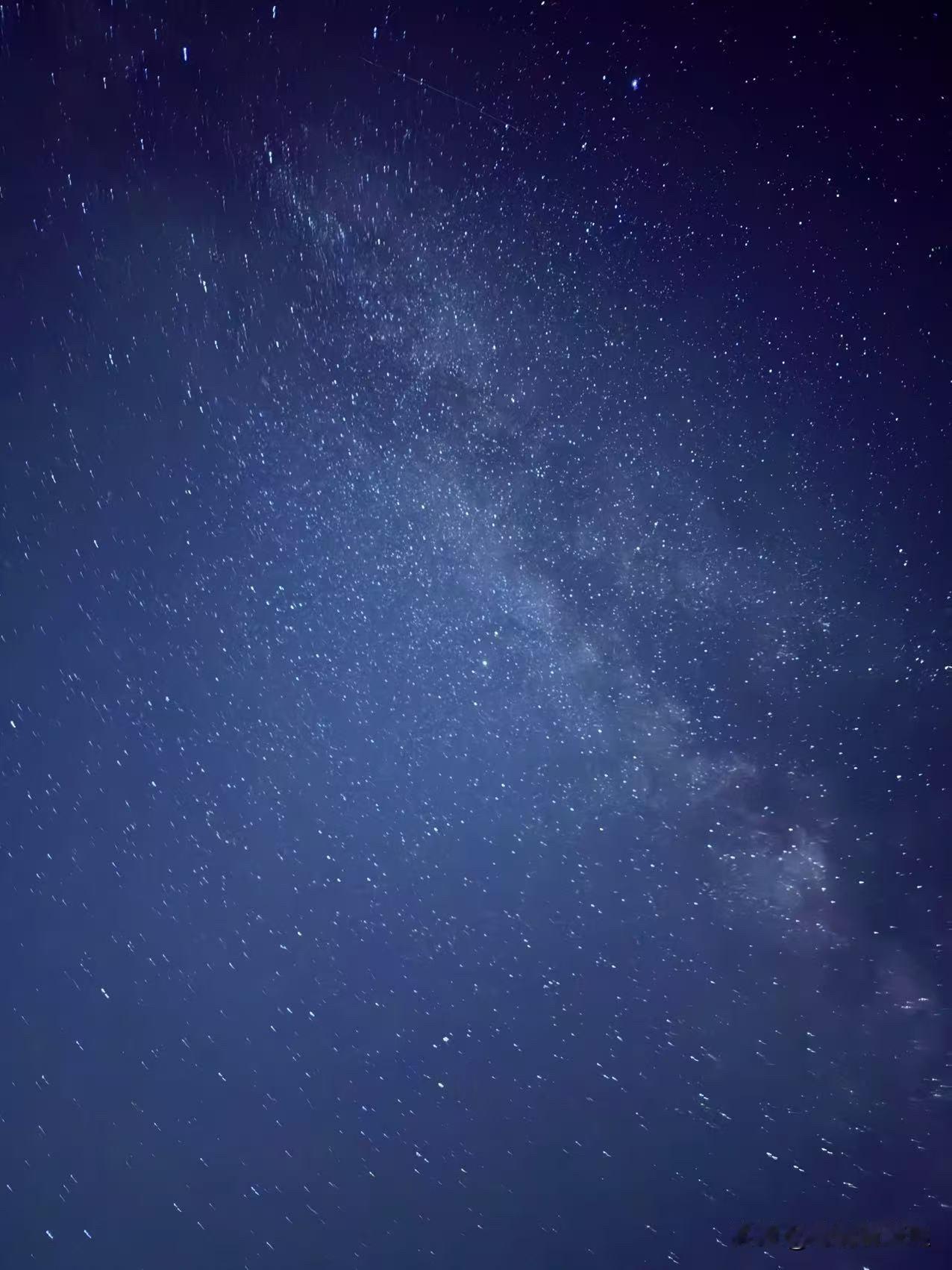 你有多长时间没有见到星星了？在腾格里沙漠只要是晴天，可以见到漫天繁星。但因手