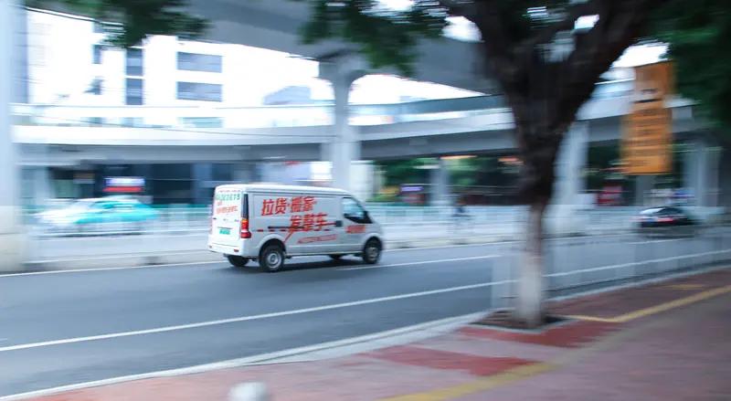 1月12日广东东莞，男子网购电动车发现无法上牌，申请退货需承担运费。协商不一致商