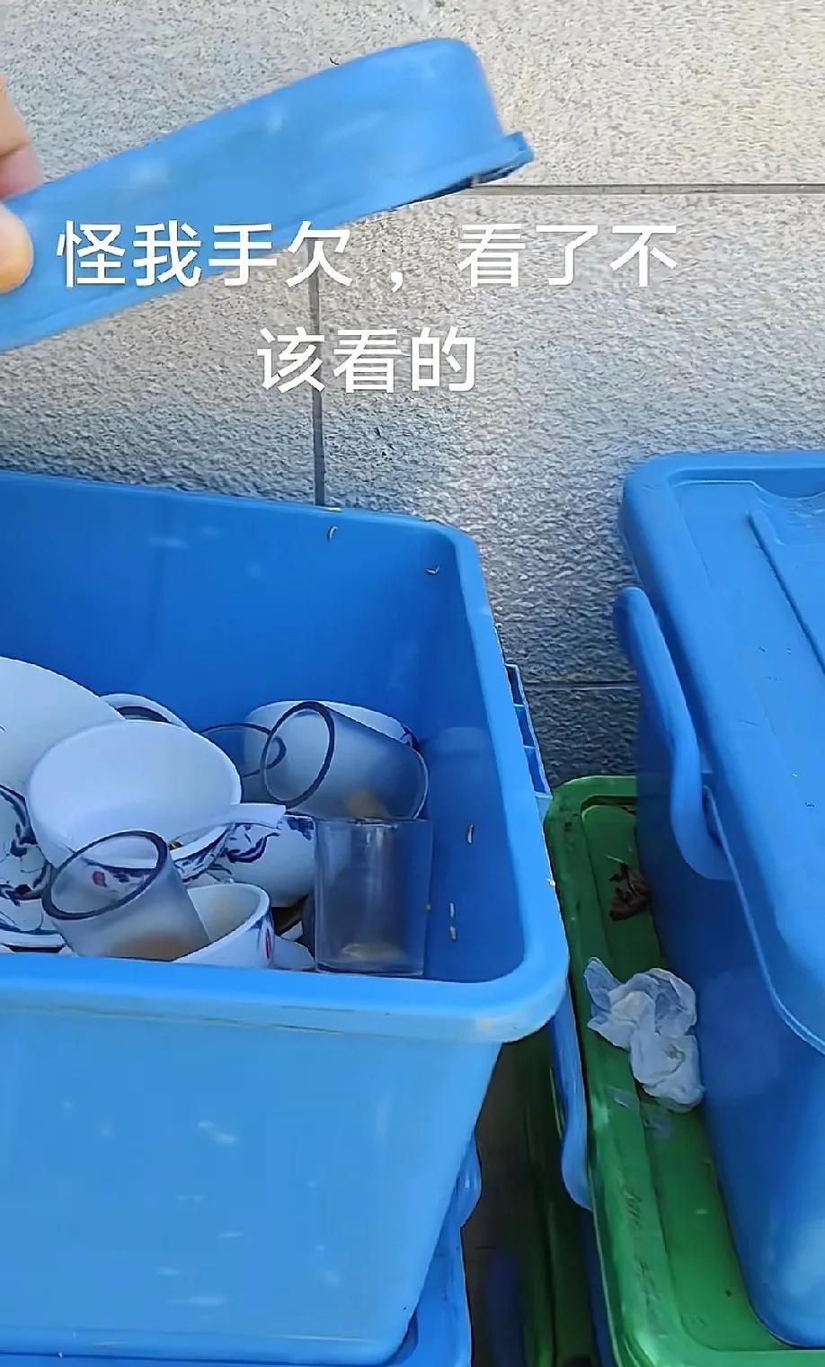 饭店的这种碗筷尽量少用，特别是夏天。夏天用过的这种碗筷都是统一回收，然后拉到厂