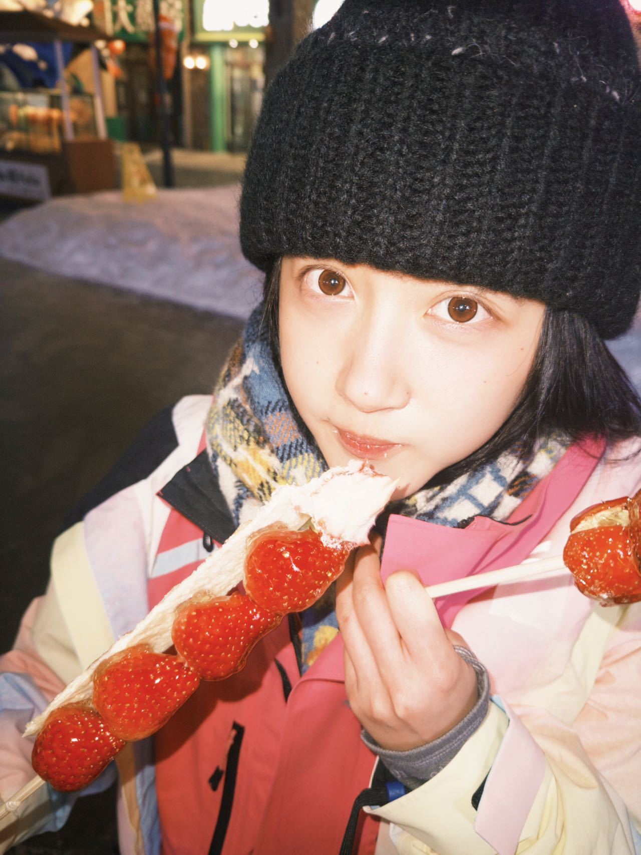 关晓彤东北零下二十几度的糖葫芦关晓彤的东北冬日日常太美好了！素颜直面零下二十度