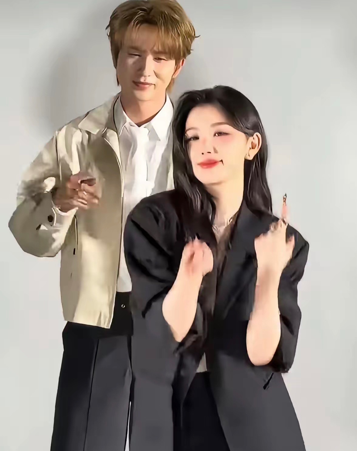 之前还在心疼李宏毅被签订霸王条款限制消费，如今看到这哥剧宣敷衍懒散的样子，简直想