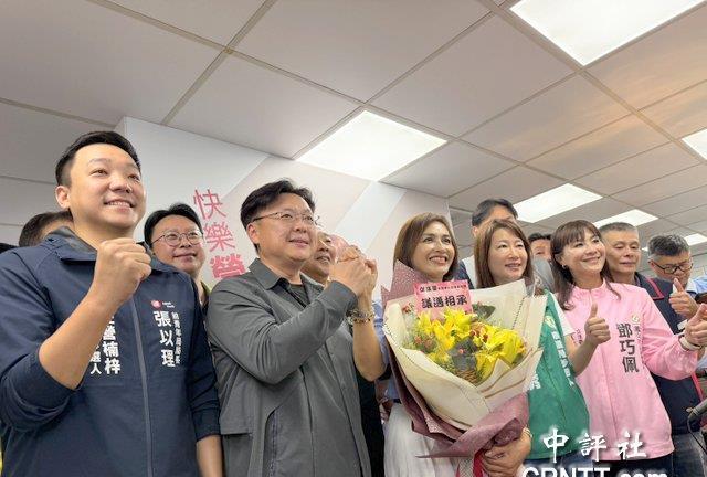 邱议莹设竞办拚高雄初选，曾卷入桃色丑闻的赵天麟帮忙站台角逐民进党高雄市长初选提