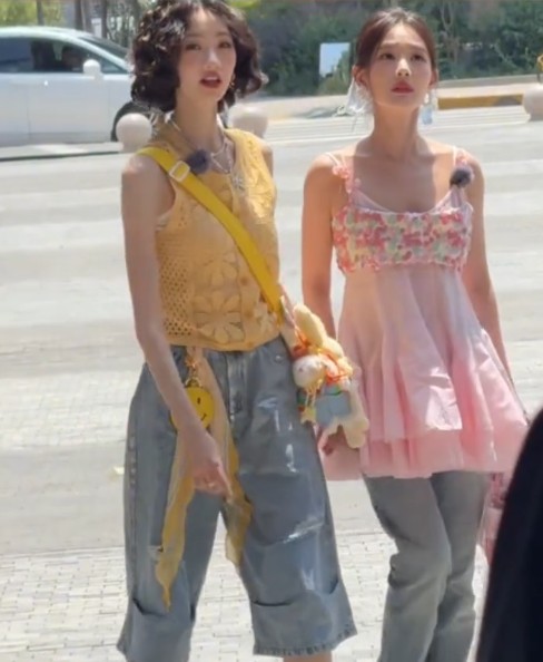 这两个人有人认识吗，好像某明星