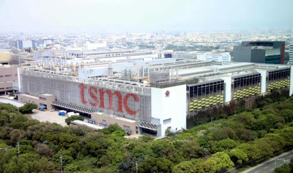 台积电在美国亚利桑那州投资建立的第一座晶圆厂投产后，今年一季度良品率仅52%，完