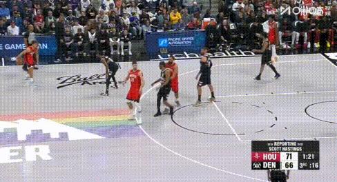 26+2+4！谢泼德3节末1分钟独造11比0打花掘金。3节末太猛了：连续3个3