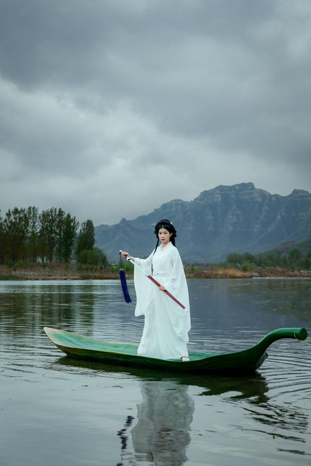 天青色等烟雨古风汉服美如画山水之间任逍遥原创摄影我的摄影日记