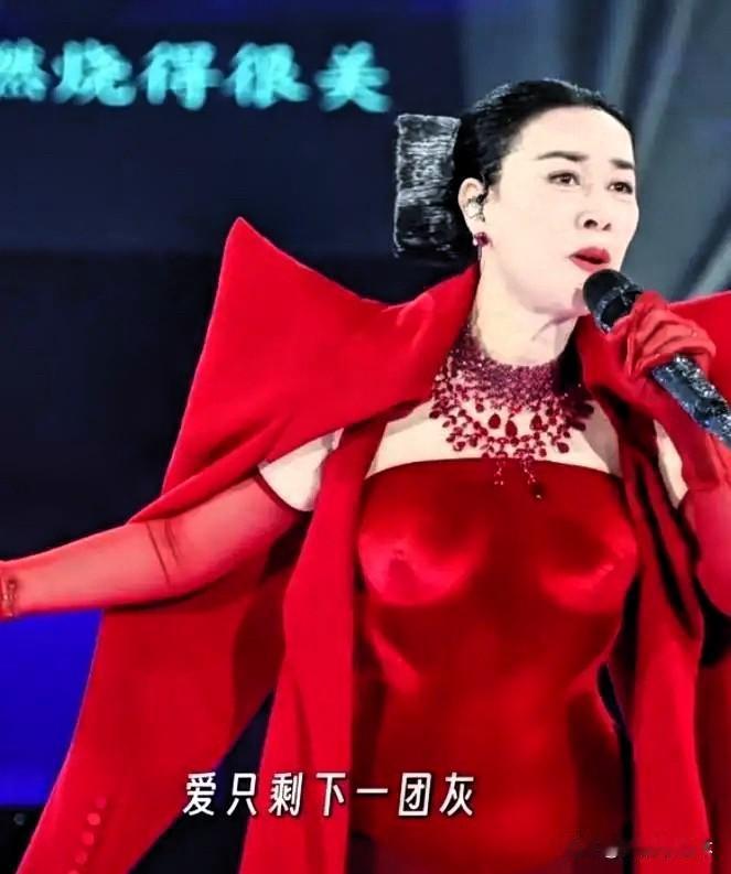 看了那英的北京演唱会，估计孟桐该睡不着了，他怎么也没想到那英现在正是"吃香"的时