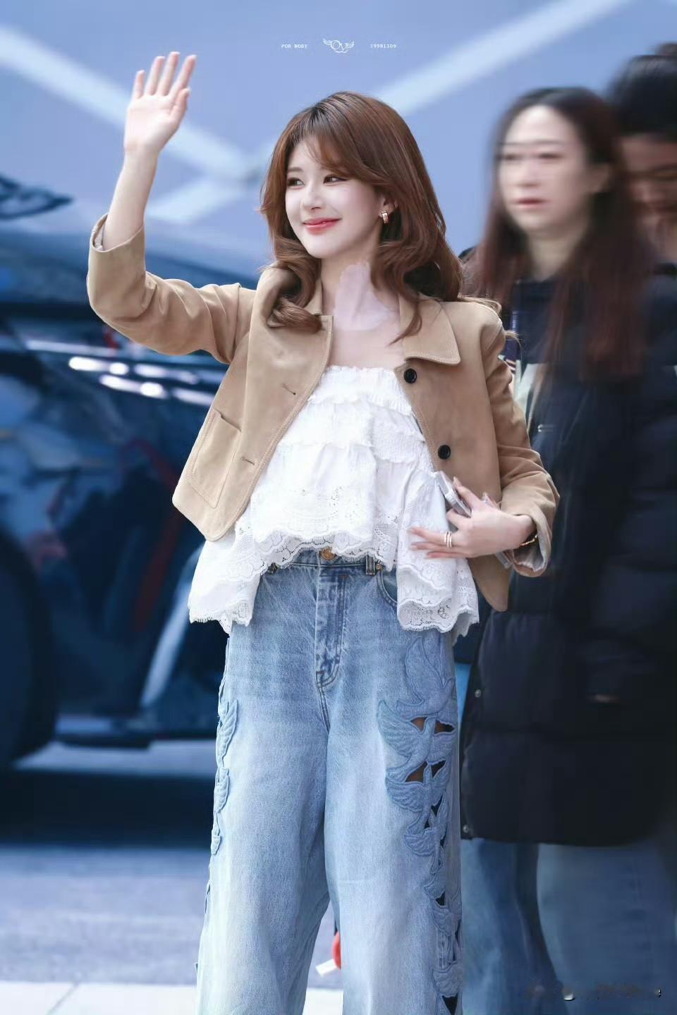 2月8日，赵露思复工参加单口喜剧综艺不给🧣面子的人，🧣真的是不给一点热度，