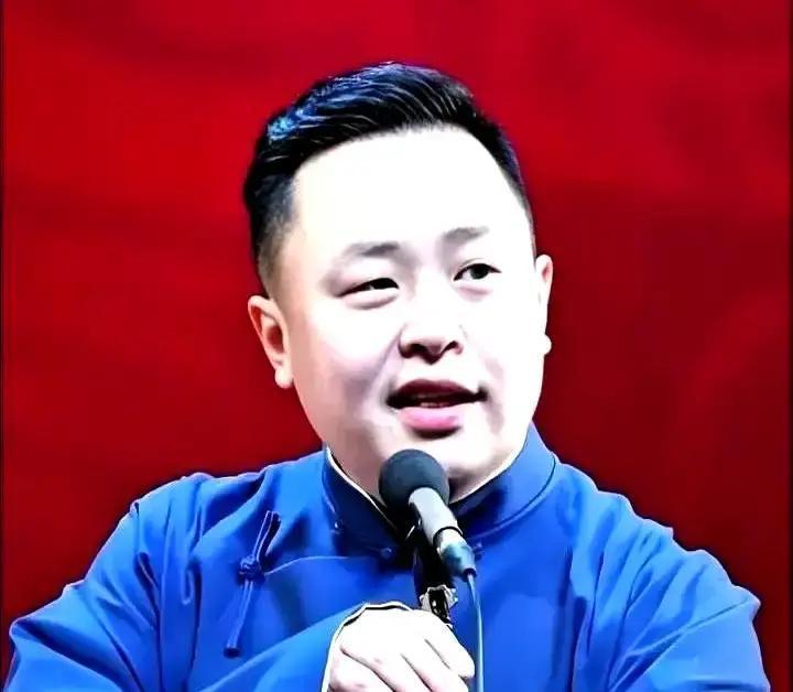 搭档跑了，阎鹤祥还在台上德云社节目单里，他名字越来越少。有人替他急，他却把