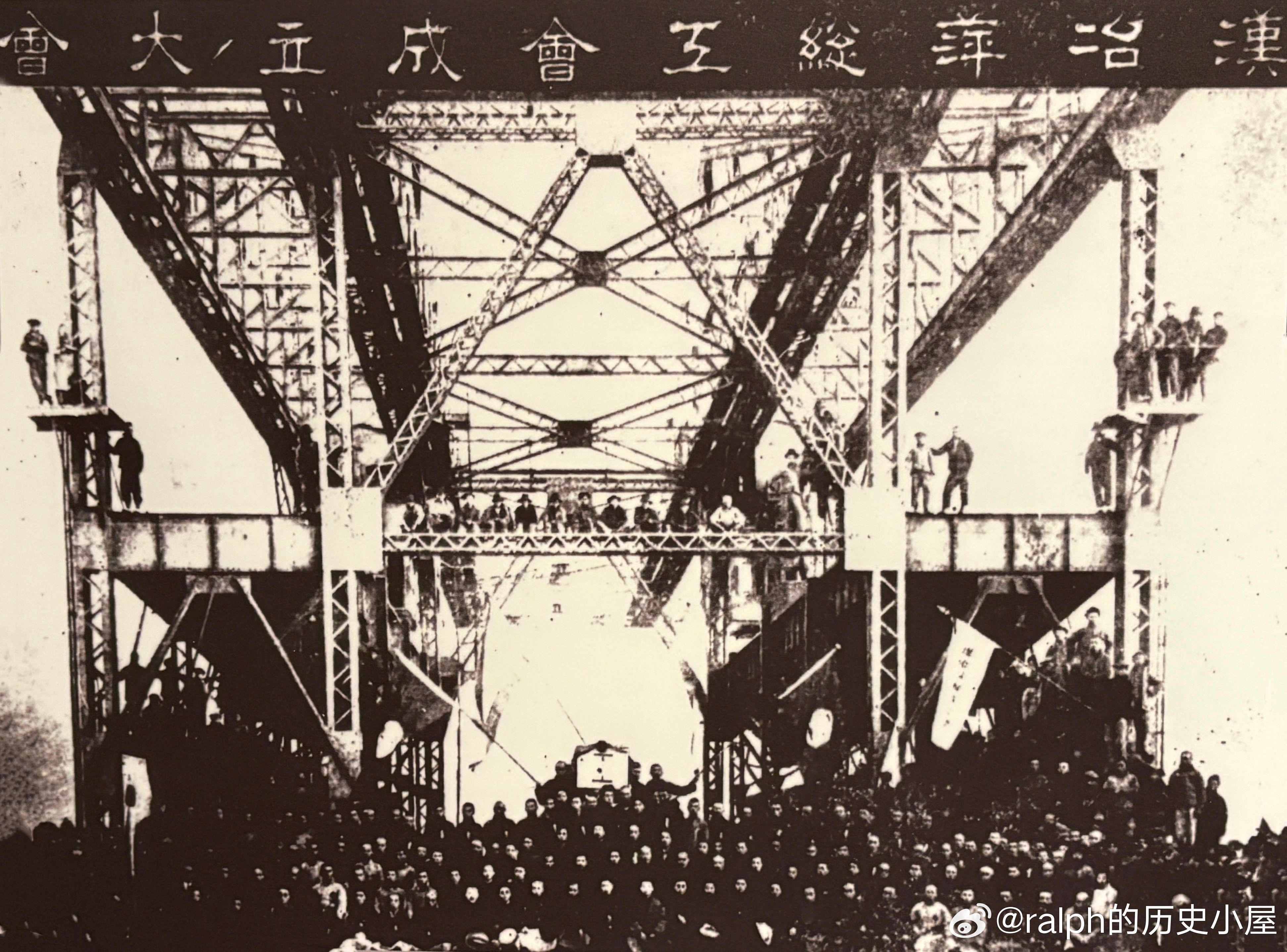 1922年12月10日湖冶萍总工会在湖北汉阳举行成立大会，刘少奇当选为执行委员会