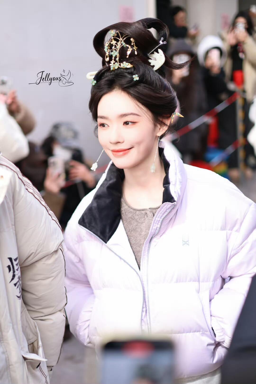 能说嘛，感觉这剧的发型梳的都很好看哎林允的妆造运真的很不错哎，千娇百媚的妆造就很