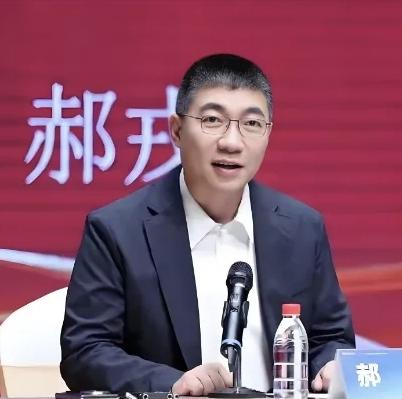 中戏表演系主任这把椅子，坐过四个人。黄定宇，2004年涉嫌强奸被刑拘，后不起诉，