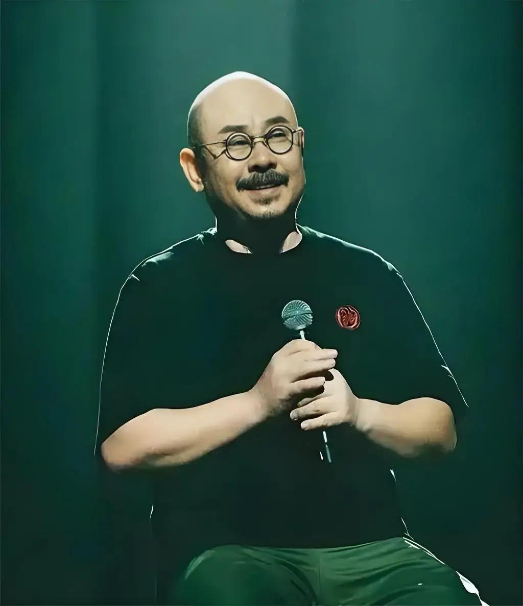 刀郎为什么能够深受大众喜爱，三个原因，有才华，低调内敛，有血性但不张扬。从不像