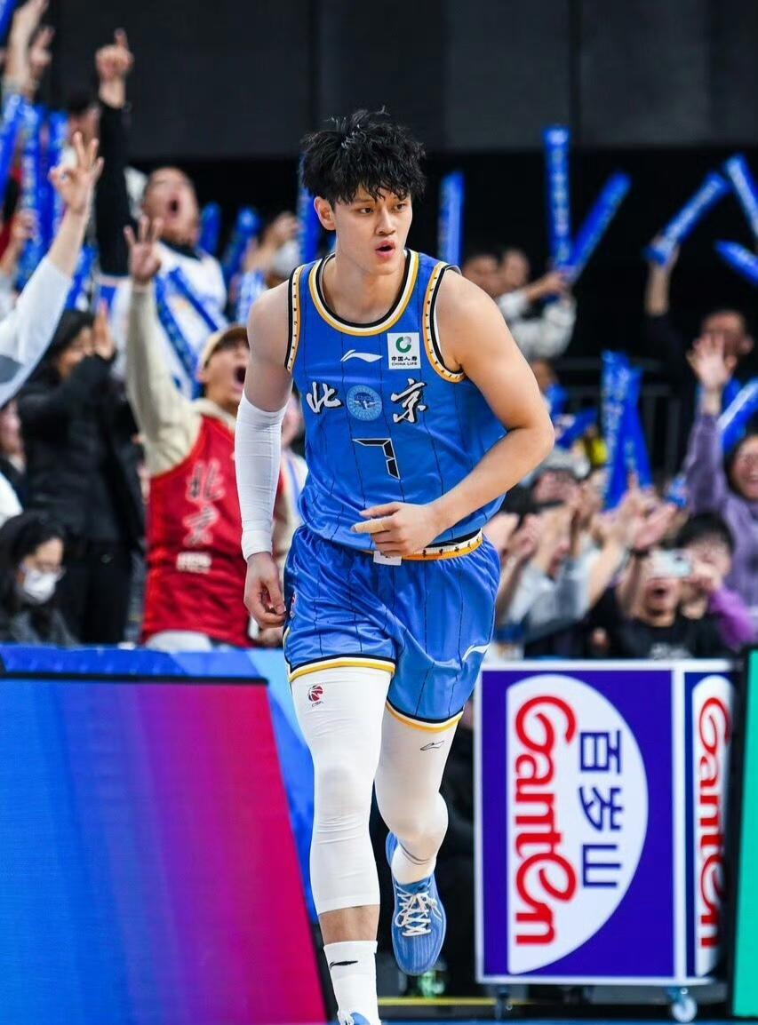 太丢人了吧[笑着哭]，北京110-118不敌深圳，一战让我彻底看清这2位球员！