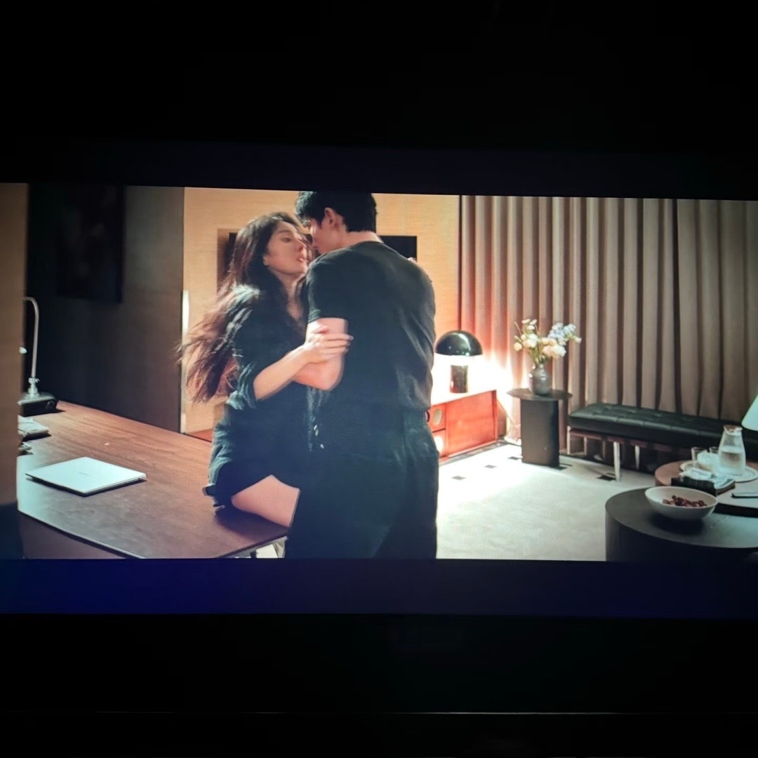 朱一龙你请拿轻放啊，感觉我杨幂姐尾椎骨要断了