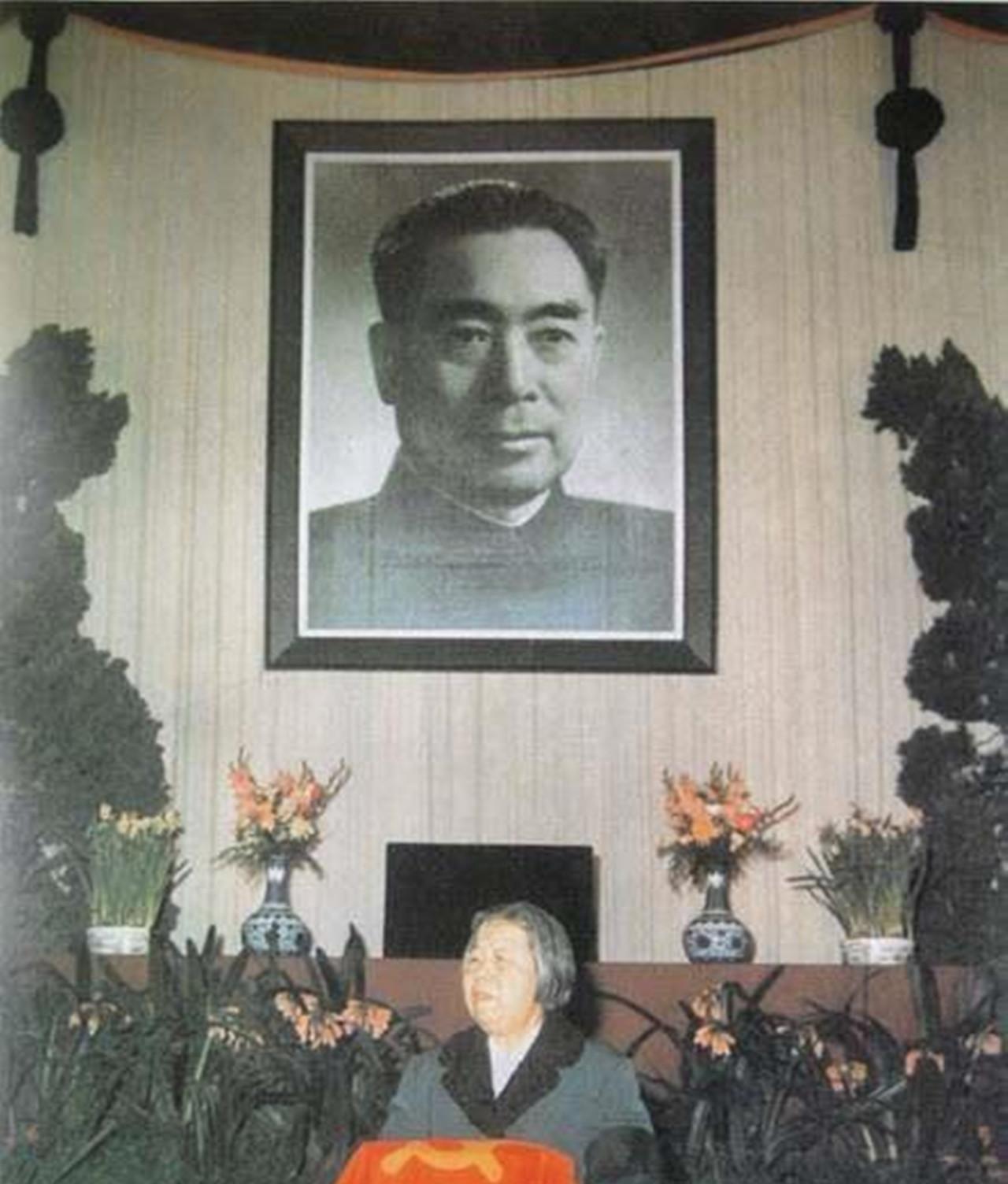 1976年1月8日，周总理逝世，邓颖超面对总理遗物，做出了一个令人动容的决定！