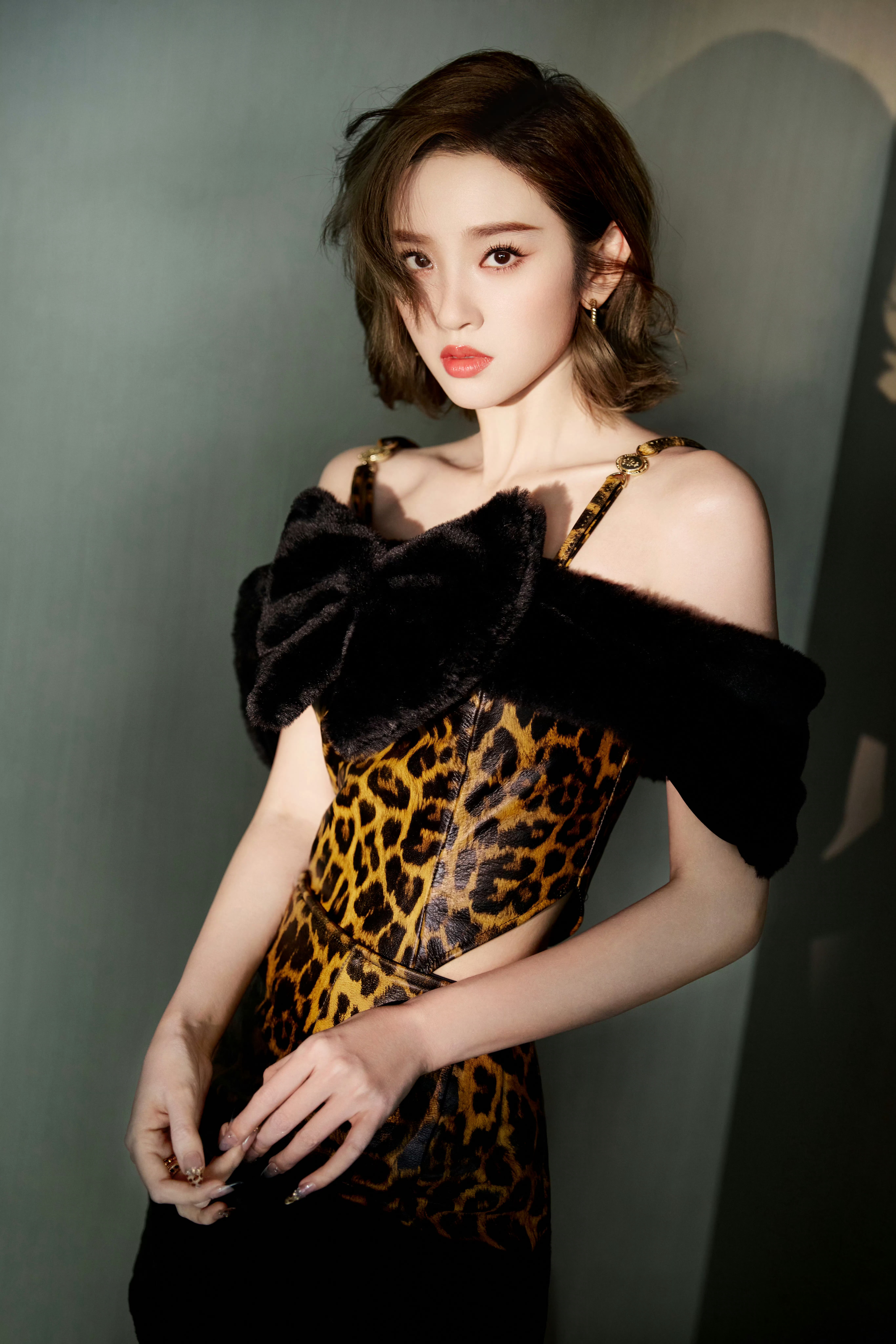唐艺昕x吊带豹纹短裙‼️‼️‼️美啊啊啊[爱心]​​​