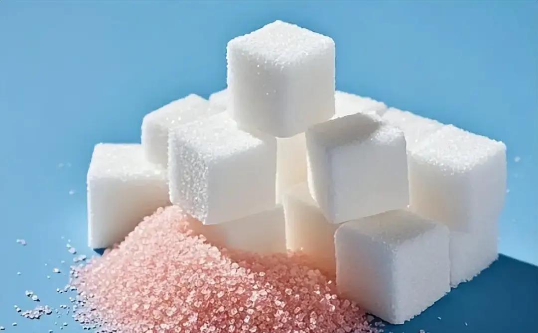 很多中老年人控血糖时走极端，一听甜食就完全不敢碰，水果也戒掉，饭量越减越少，以为