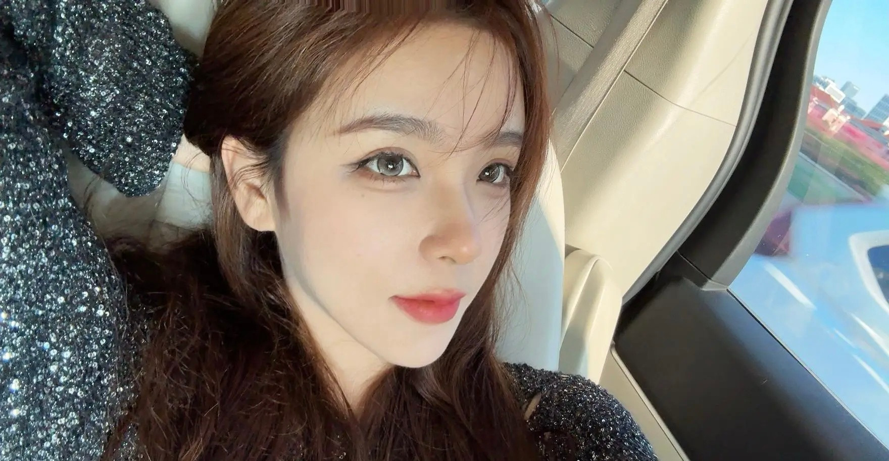 太美啦！LPL最美主持Rita分享自拍照：好热🫠JDG战胜AL2026LPL