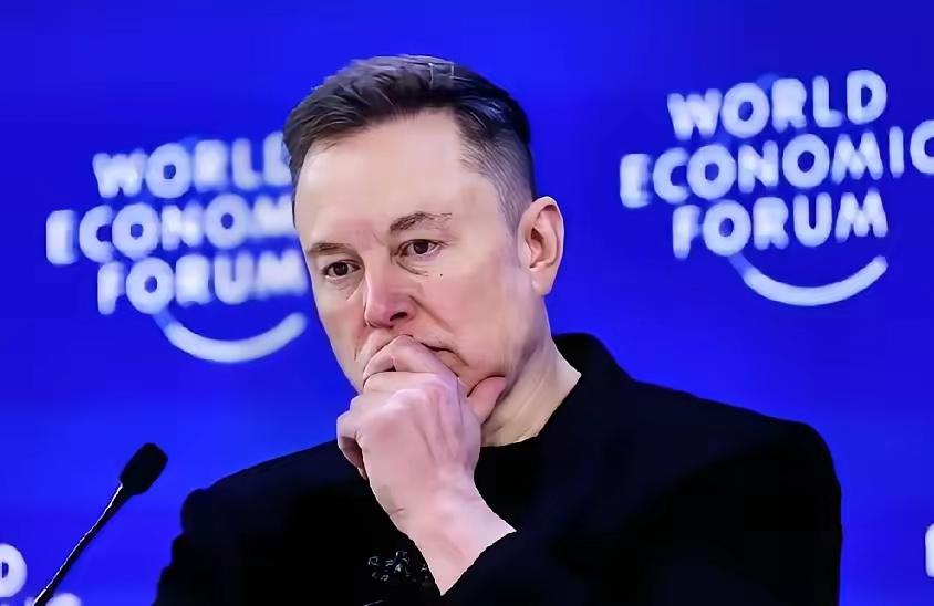 马斯克在中美这场复杂的博弈里，位置其实挺微妙的。他一边在咱们这儿赚得盆满钵满，特