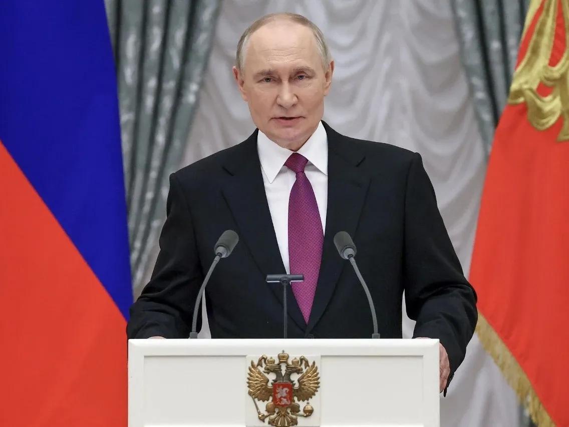 “钢铁”与“血肉”的残酷拼杀。俄军采取了非常典型的战术：重炮开路，步兵清剿。利用