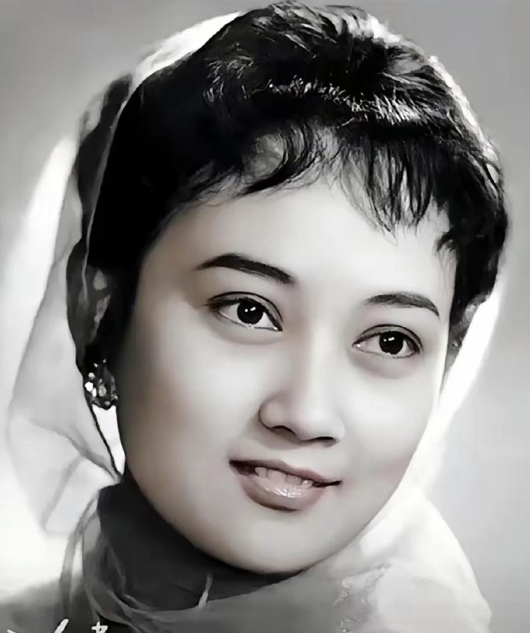 1966年的下半年，八一厂彻底混乱，当时，厂里流传着一句话：男的，不如女的，老的