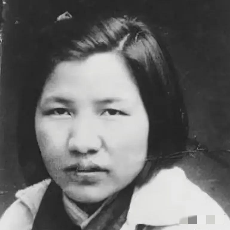 一天，毛泽民的前妻钱希均去看毛主席，轻声说道：‘泽民不在了，主席要照顾一下远志。