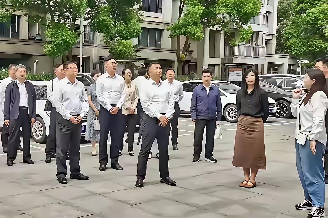 可以肯定，冯院长的风光是到此为止了。这事儿还得从郭红波说起。郭红波是河北省邯
