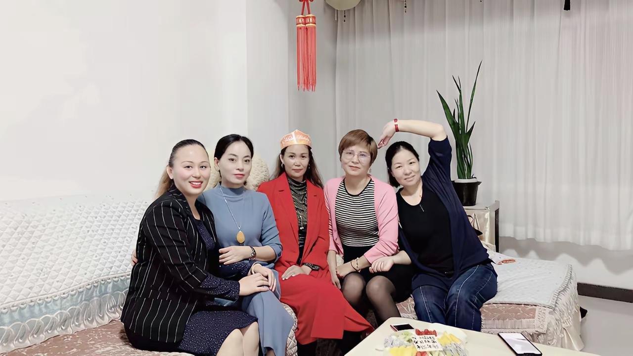  凭第一眼直觉挑选！五位女士，你认为谁当下运势最好？面相识人