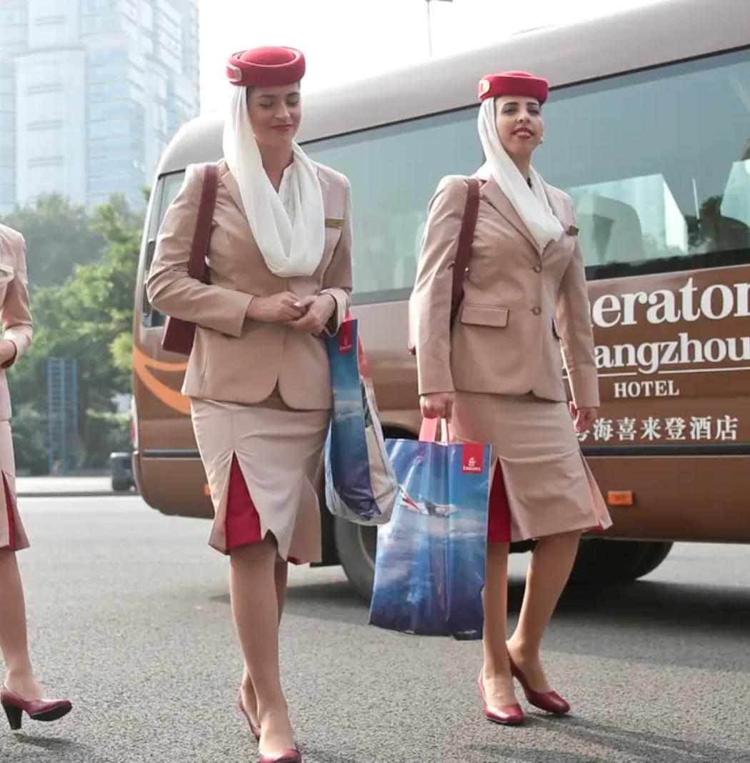 阿联酋、卡塔尔的飞机，全停在上海浦东了。很多人以为只是临时绕道、改签了事。错了！