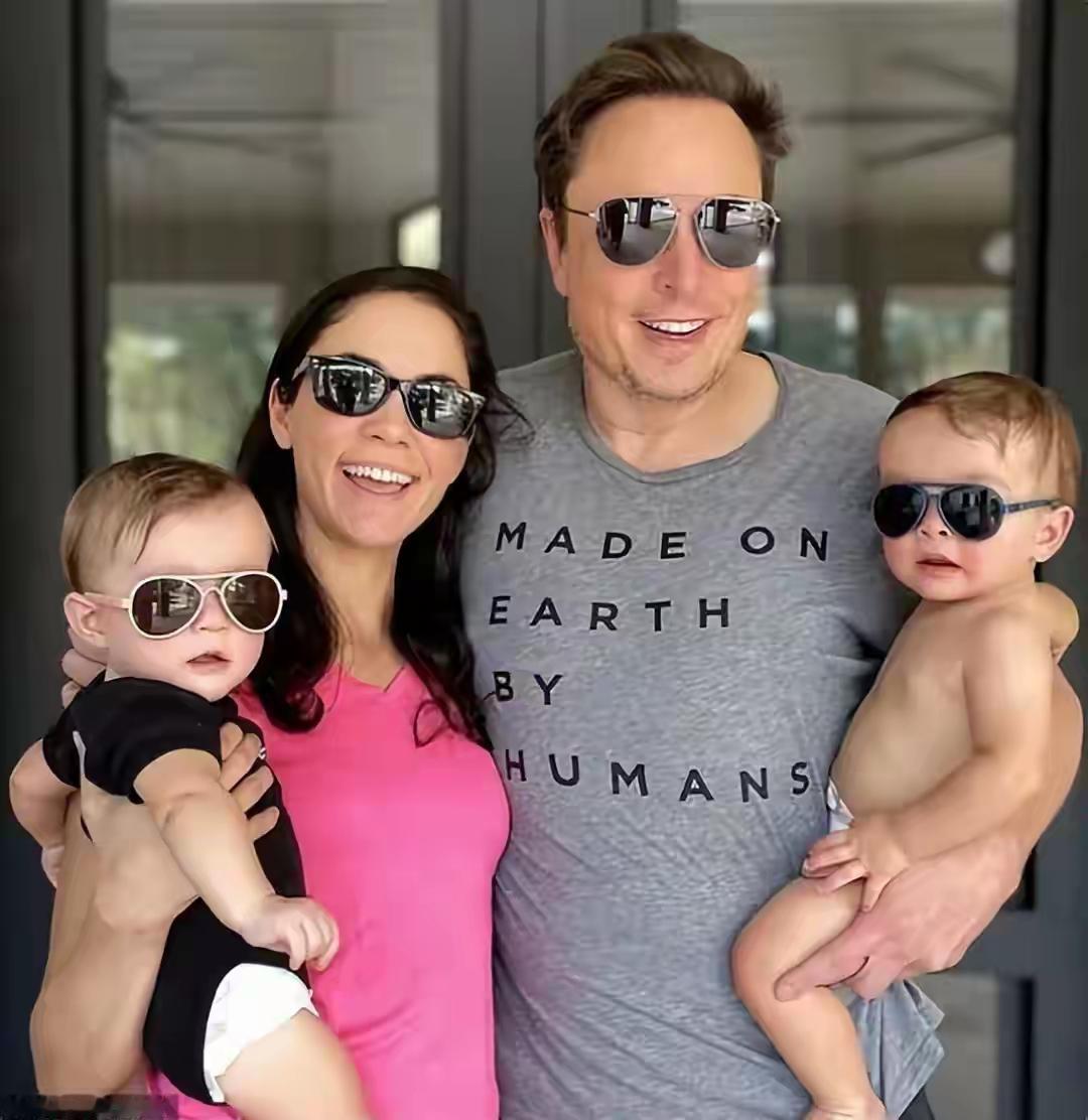 马斯克为啥现在官宣女友？这次突然官宣，可能有几个原因：近日，世界首富马斯