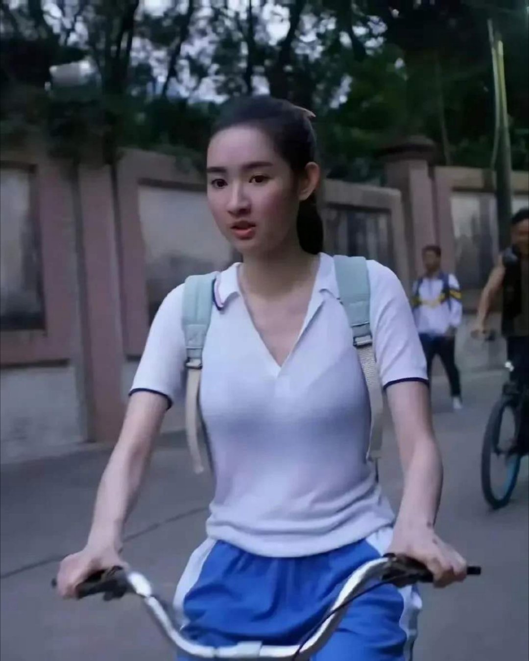 内娱是没人了嘛？这都能来演高中生？