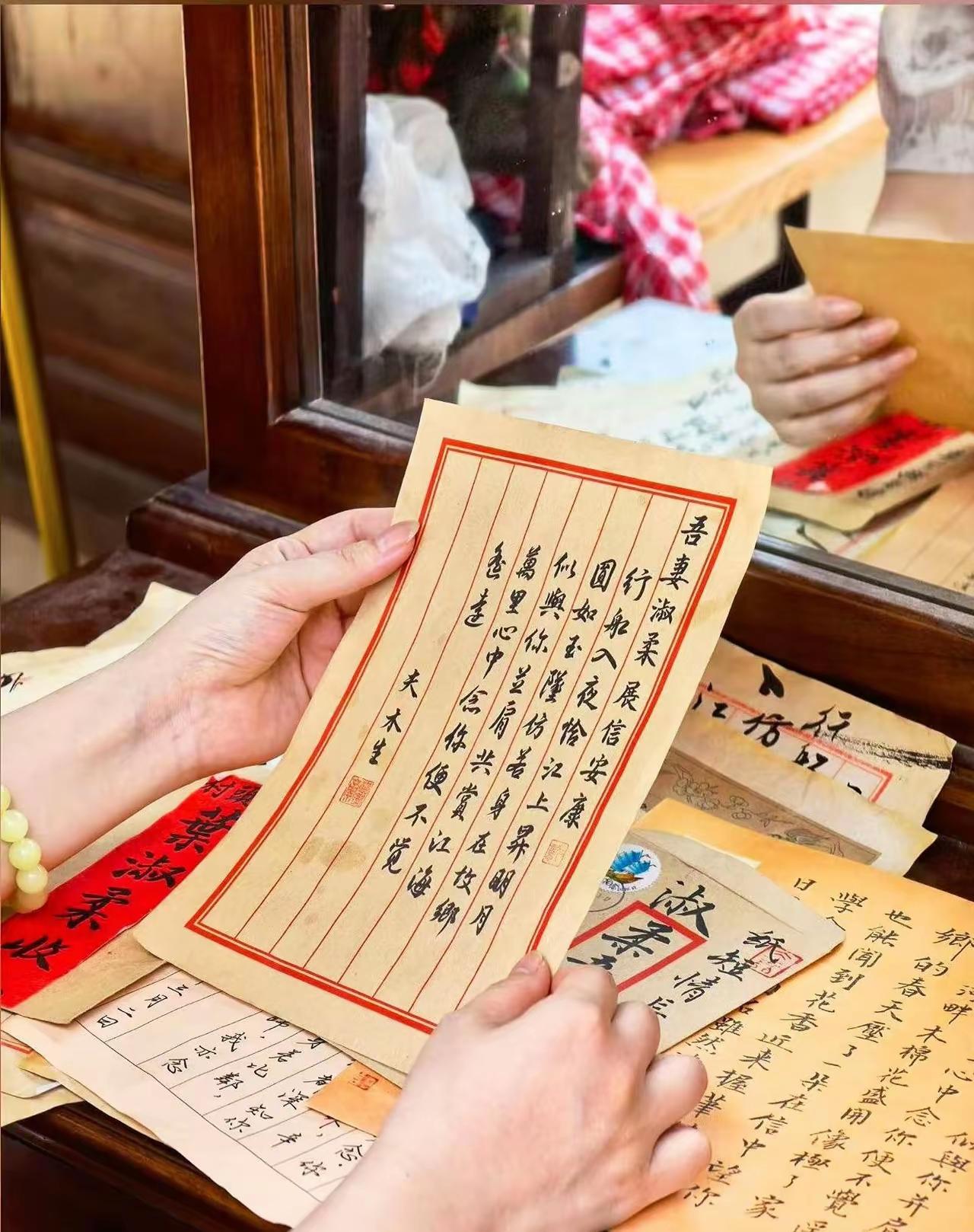 刚从泰国回来，就去看了《给阿嬷的情书》，电影的情节就跟现实串联起来了。我们的