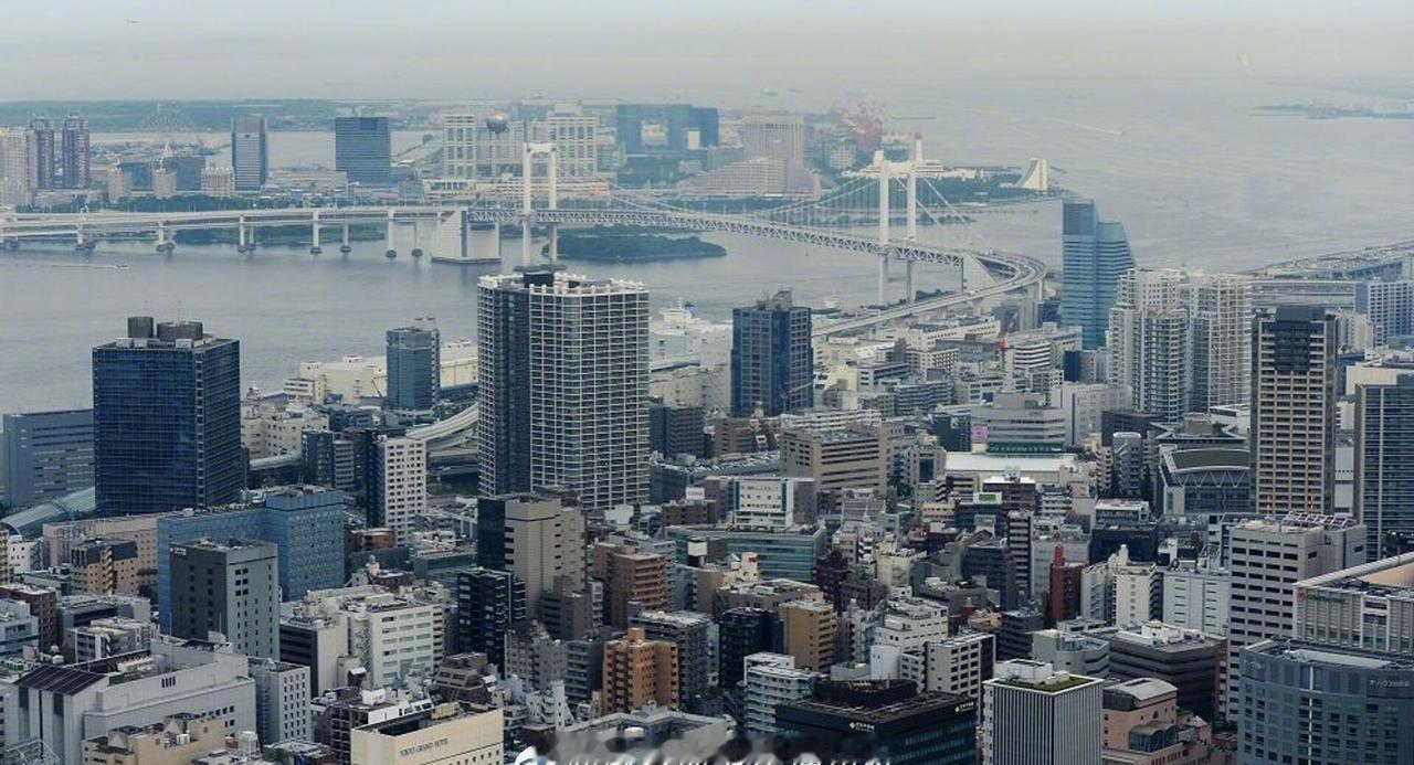 【日本GDP六个季度以来首次萎缩】日本内阁府17日公布的2025年7至9月季度