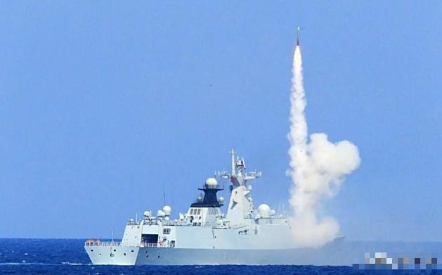 055配备200多枚导弹，假如海战爆发，导弹打完了该咋办？实不相瞒，055打完导