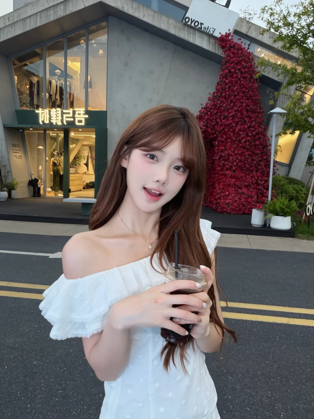 오늘도 좋은 하루 보내요 (今天也度过美好的一天吧) 拿了一路的美式...
